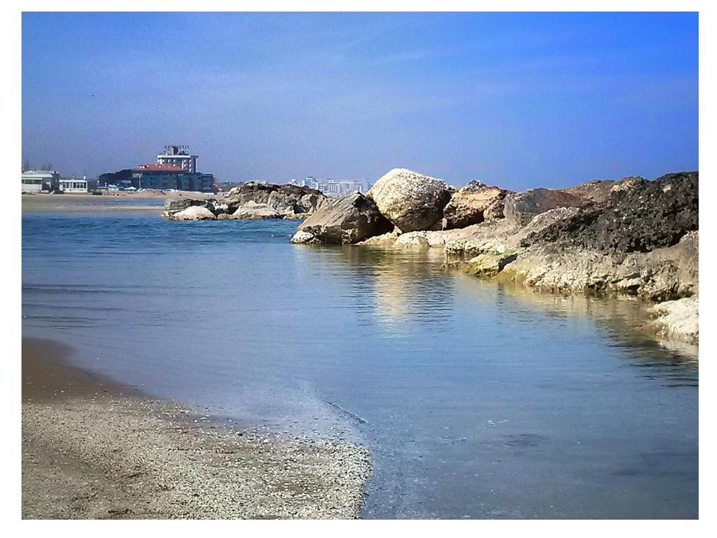 Hotel Arno Misano Adriatico Eksteriør bilde