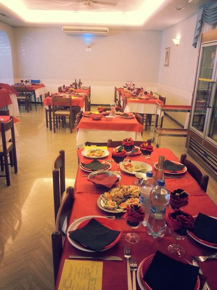 Hotel Arno Misano Adriatico Eksteriør bilde
