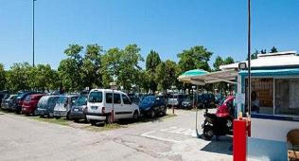 Hotel Arno Misano Adriatico Eksteriør bilde