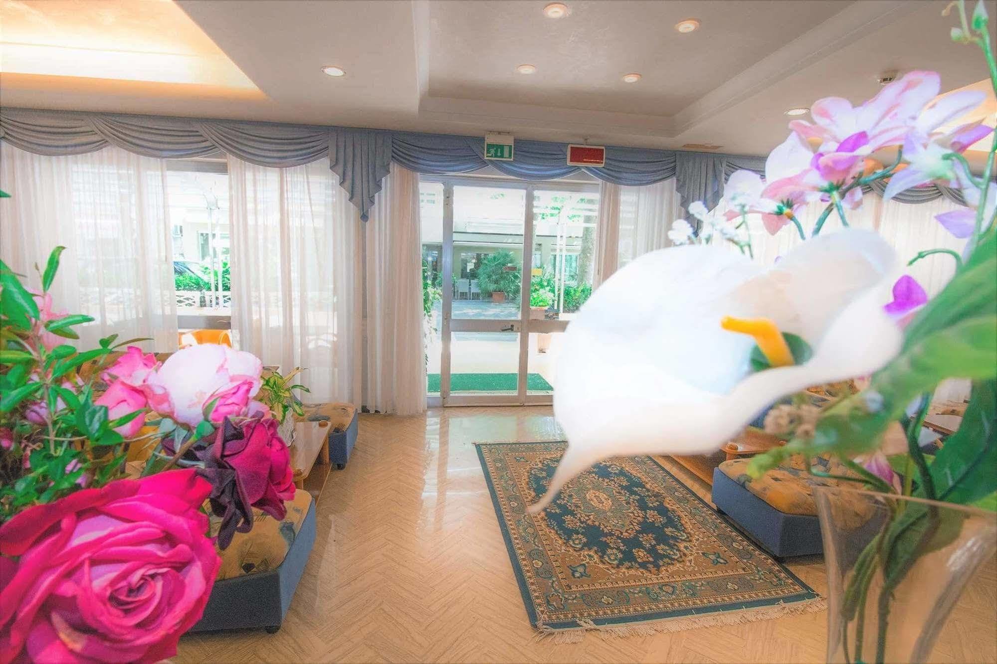 Hotel Arno Misano Adriatico Eksteriør bilde