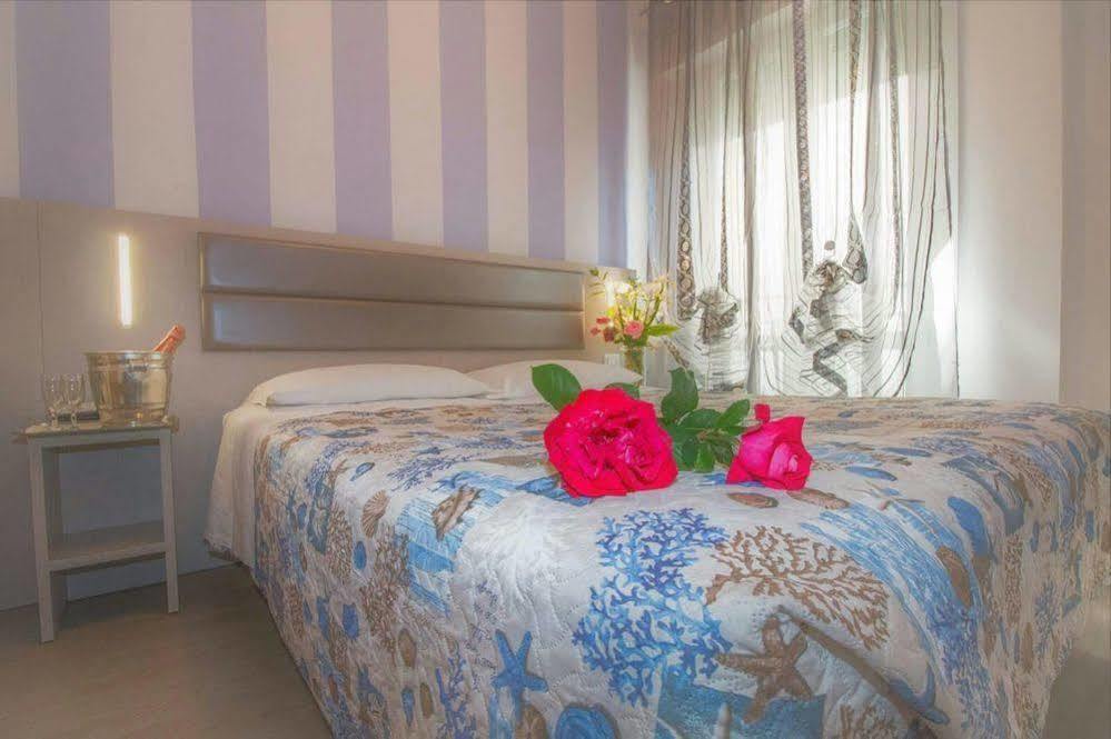 Hotel Arno Misano Adriatico Eksteriør bilde
