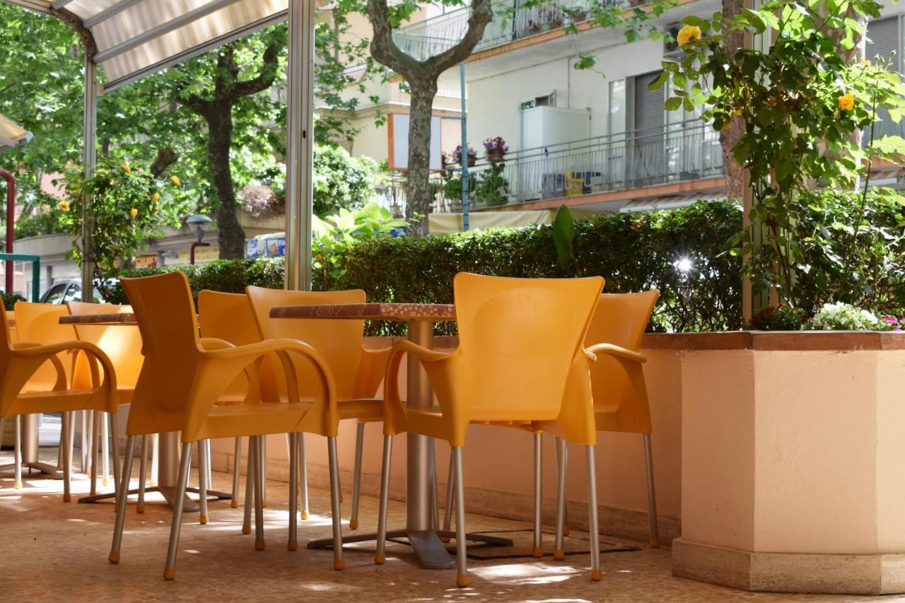 Hotel Arno Misano Adriatico Eksteriør bilde